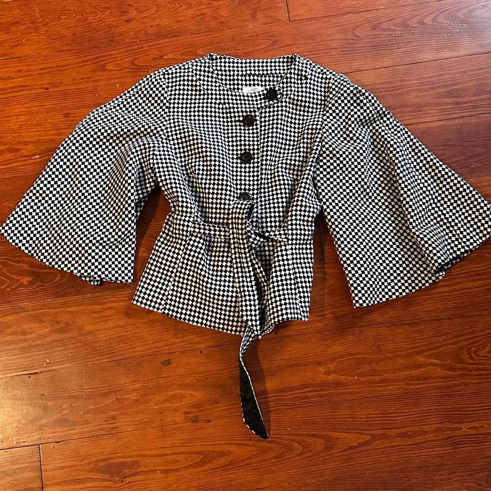 Ann Taylor LOFT houndstooth lined jacket with tie. Slimming blazer Flawless!